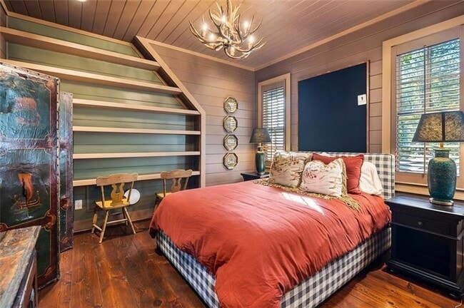 Building Photo - 5000 Long Island Dr