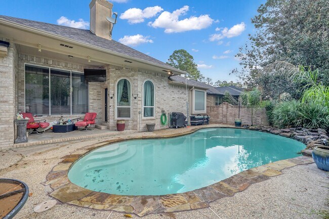 Building Photo - 192 Monterrey Rd W