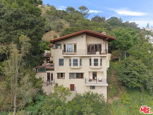 Building Photo - 10160 Cielo Dr