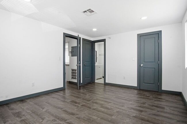 Building Photo - 6111 S Klein Ave