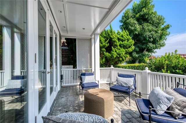 Building Photo - 325 Poppy Ave