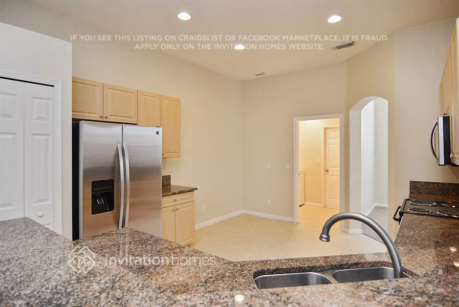 Building Photo - 2317 SW Fern Cir