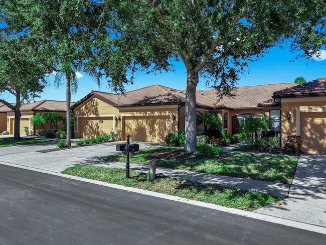 Building Photo - 313 Seneca Falls Dr