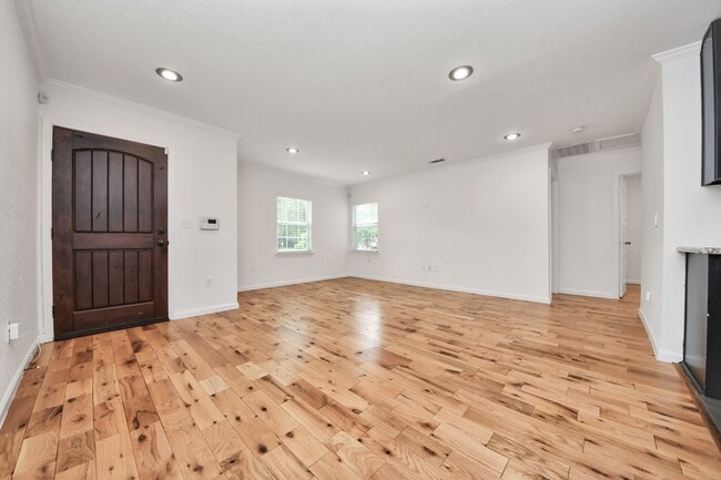 Building Photo - 5118 Ditmas Ln