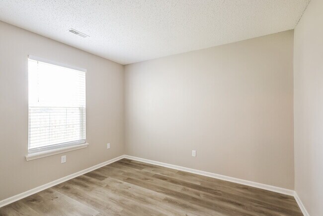 Building Photo - 1725 Cold Spring Dr