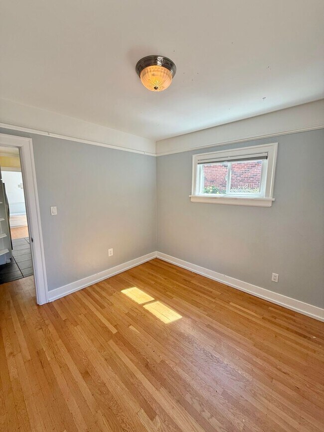Building Photo - Stylish 3-Bed, 2-Bath Home in the Heart of...