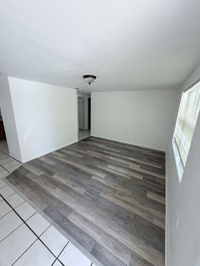 Building Photo - 21377 Campbell Dr