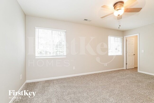 Building Photo - 304 Walnut Crossing Dr
