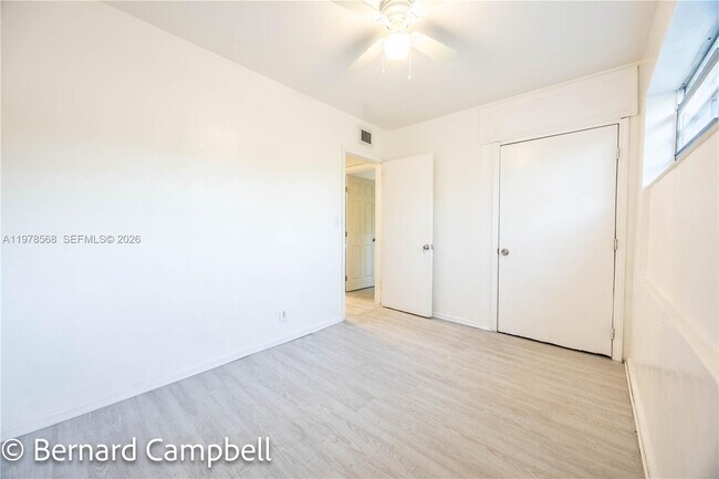 Building Photo - 918 NW 13th Ct