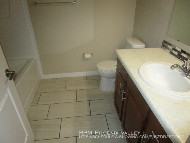 Building Photo - 2525 E Siesta Ln