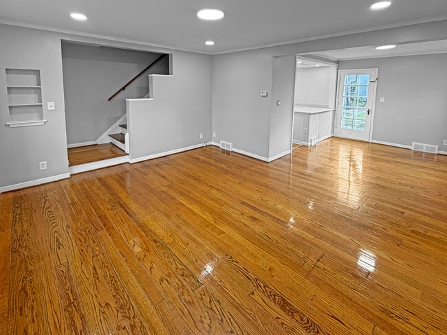 Building Photo - 3746 Brewster St