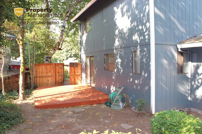 Building Photo - 702 SW 6th Ct
