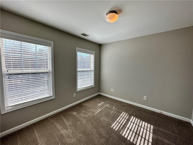Building Photo - 2403 Walnut Tree Ln