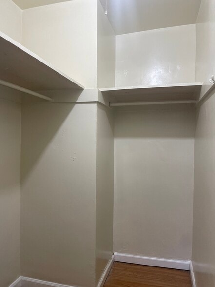 Building Photo - 1438 Clinton St