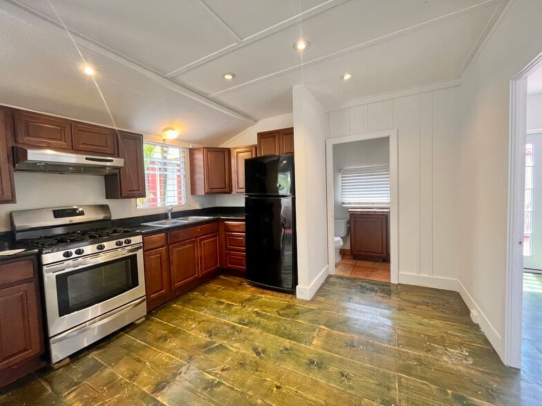 Building Photo - 341B Lani Place