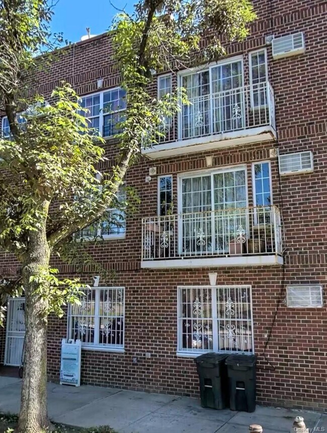 Primary Photo - 629 Oak Tree Pl