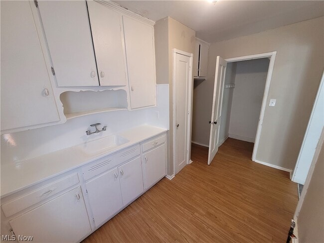 Building Photo - 255 E 250th St