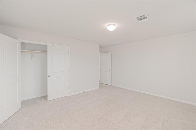 Building Photo - 204 Greenway Dr