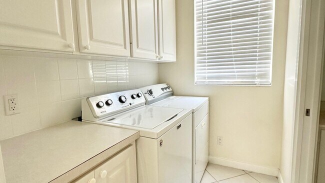 Building Photo - 2171 Tigris Dr
