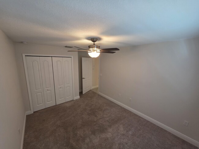 Building Photo - 5996 NW Baynard Dr