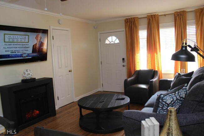 Building Photo - 1260 Woodland Ave NE