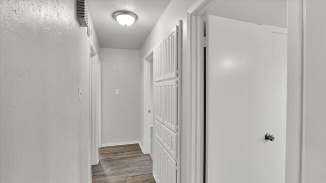 Building Photo - 1500 High Ridge Rd