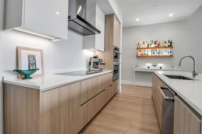 Building Photo - 301 QUAY Cmn