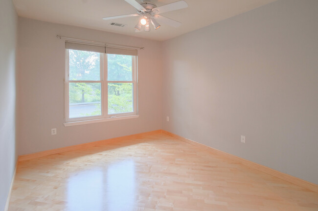 Building Photo - Modern 2 Bedroom and 2 Bath condo; amazing...