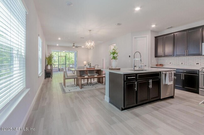 Building Photo - 348 Clifton Bay Lp