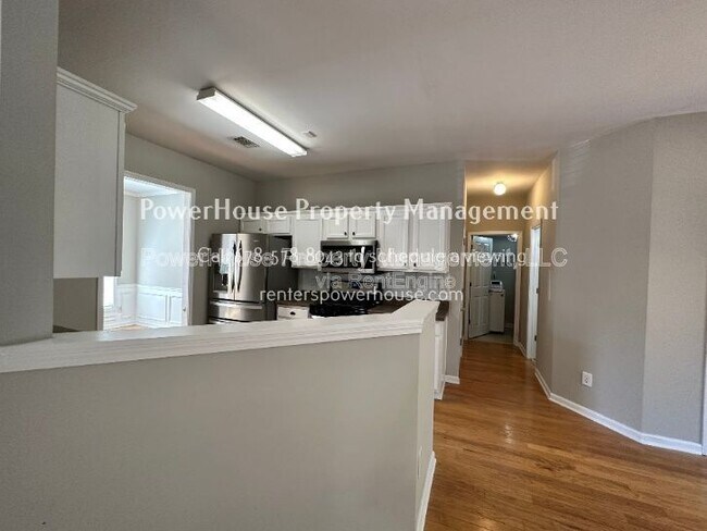 Building Photo - 2403 Walnut Tree Ln