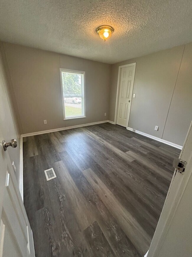 Building Photo - 208 Green Branch Ct