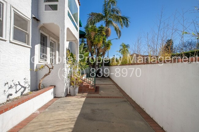 Building Photo - 8159 Willoughby Ave