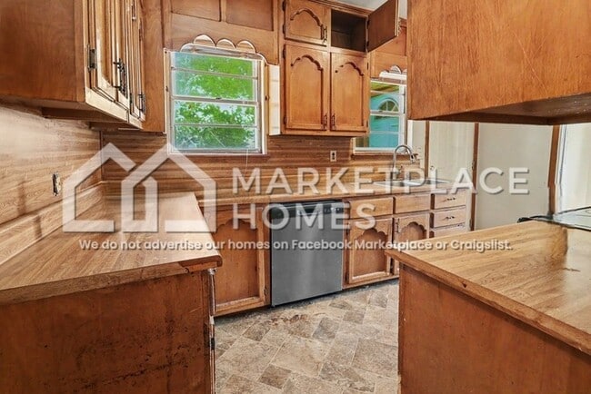 Building Photo - 801 Westfield Dr
