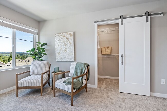 Building Photo - 4 Bedroom Kenmore Townhome with a Territorial View!