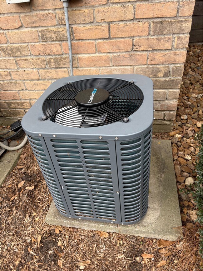 Building Photo - 12755 Mill Ridge Dr