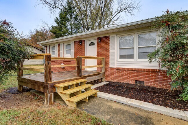 Building Photo - Newly Renovated 3 Bedroom Rental in Johnso...