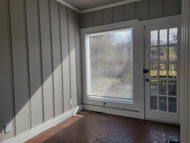 Building Photo - Charming Craftsman in the Heart of Atlanta...