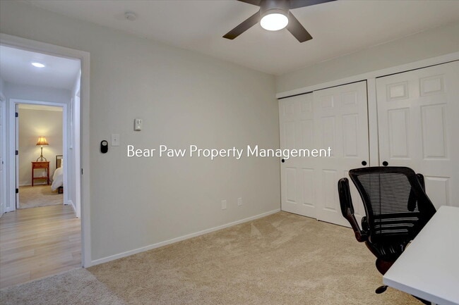 Building Photo - Charming 2-Bedroom Condo in Genesee!