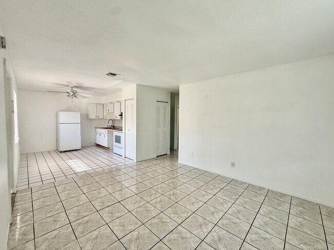 Building Photo - 733 Michigan Ct