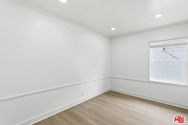 Building Photo - 8613 W Olympic Blvd