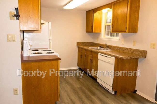 Building Photo - Chateau Royale Apartments