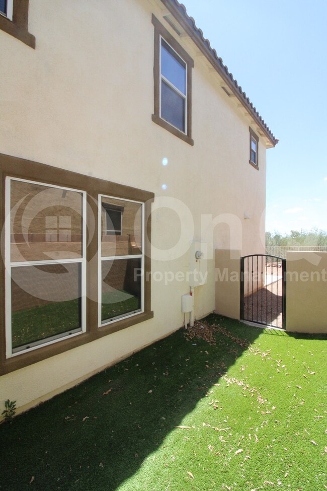 Building Photo - 779 W Calle La Bolita