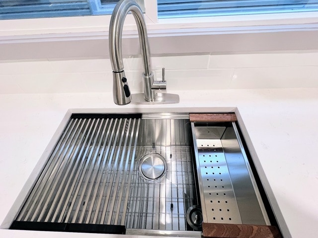 Building Photo - 5833 W Peterson Ave