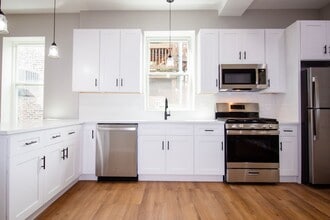 Building Photo - Amazing 4-bed Duplex by UIC