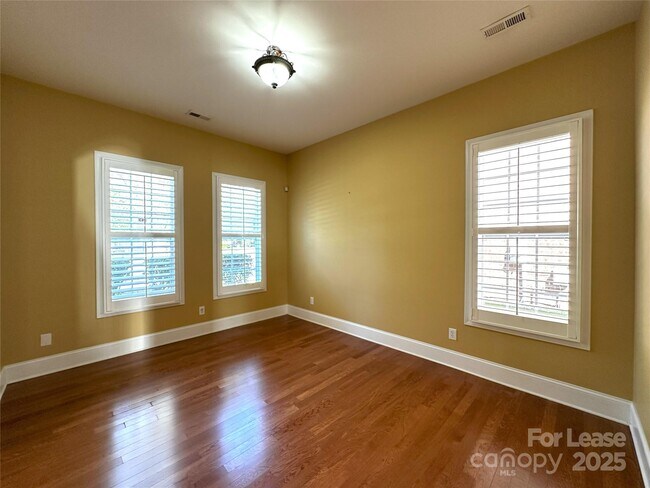 Building Photo - 4934 Mesa Verde Rd