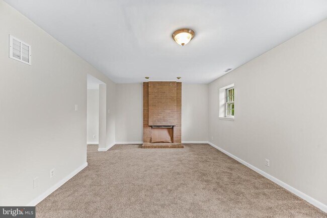 Building Photo - 321 Sun Park Ln