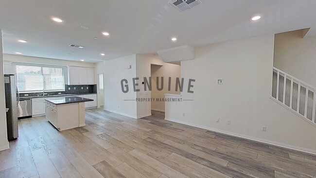 Building Photo - Beautiful Tri-Level 3Bd 2.5Ba Townhome in ...