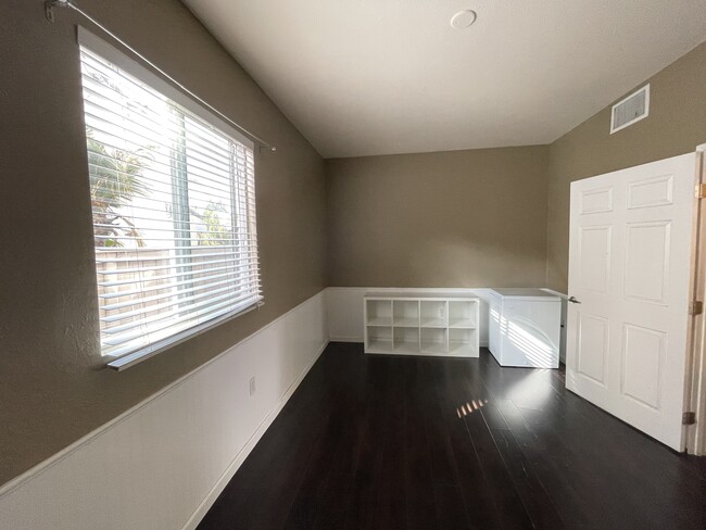 Building Photo - 1181 Saratoga Ct