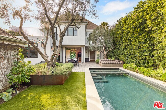 Building Photo - 100 N La Jolla Ave