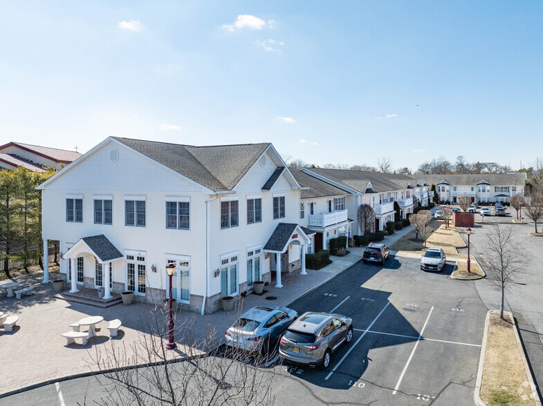 Building Photo - Fairfield Knolls at West Babylon